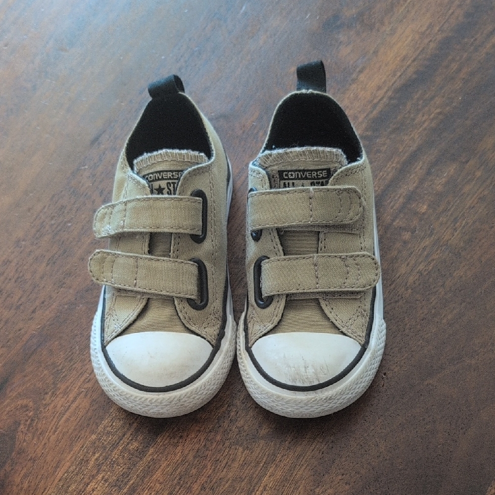 Converse Tan and Black Velcro Sneakers Low-Top Canvas